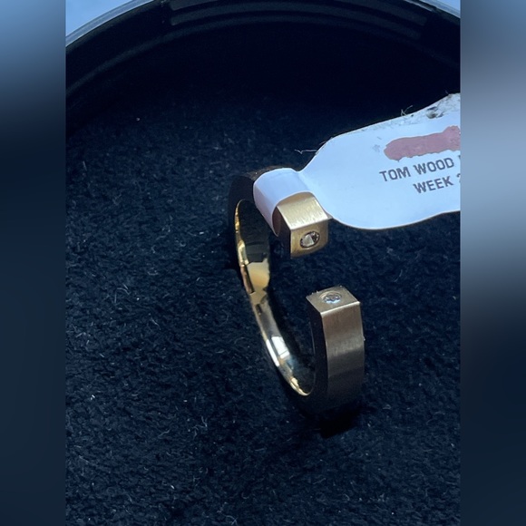 NEW 10.75 US Tom Wood split gate 9 Kt Satin Gold Diamond ring - Picture 7 of 15